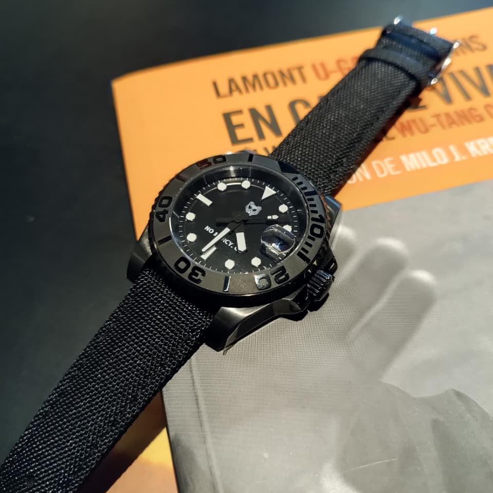 Reloj autonómico No Mercy CO.