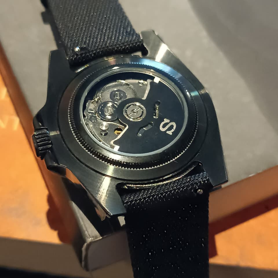 Reloj autonómico No Mercy CO.