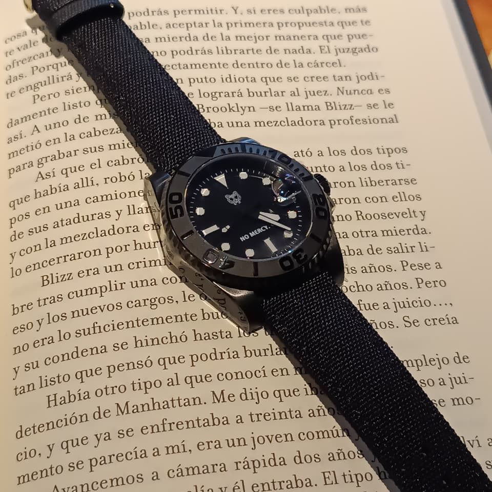 Reloj autonómico No Mercy CO.