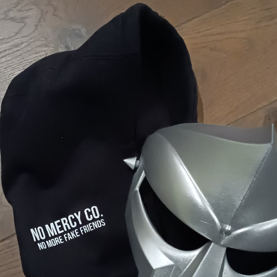 NO MORE FAKE FRIENDS – STATEMENT HOODIE